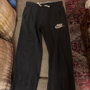 Women’s small Nike jogger sweatpants